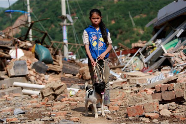 sem14aoud-Z3-Survivante-tremblement-terre-Yunnan-Chine.jpg