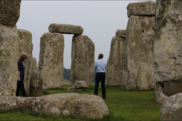 sem14sepc-Z13-Barack-Obama-Parmi-les-pierres-site-Stoneheng.jpg