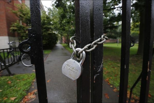 sem14octb-Z16-Portes-closes-universite-Harvard-Massachusset.jpg