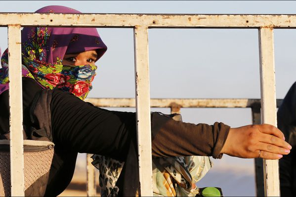 sem14octd-Z3-Les-Kurdes-fuient-Kobane-face-a-l-avancee-de-D.jpg