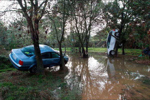 sem14octd-Z6-cauchemar-herault-Les-voitures-completement-em.jpg