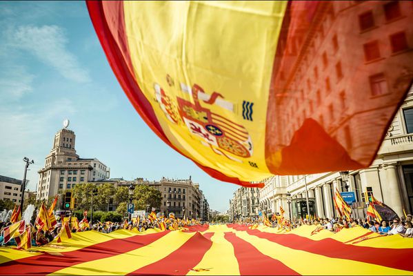 sem14octf-Z10-catalans-manifeste-contre-independance.jpg