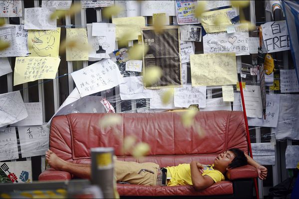 sem14octl-Z10-Le-repos-avant-les-manifestations-Hong-Kong.jpg