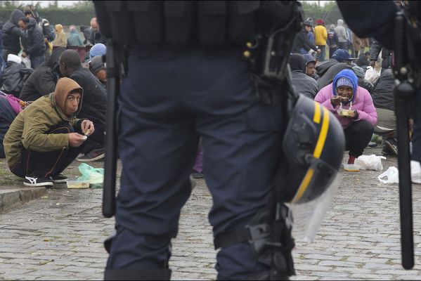 sem14octl-Z12-toujours-plus-de-migrants-a-Calais.jpg