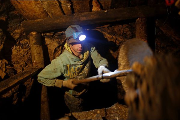 sem14decg-Z15-Travailleur-illegal-mines-Bosnie.jpg