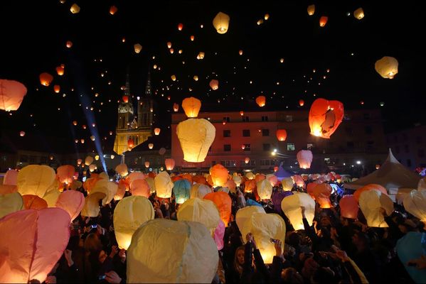 sem14decj-Z11-Lumineux-festival-des-lanternes-Zagreb-Croati.jpg