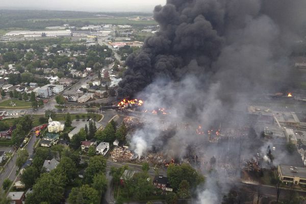 sem13julc-Z32-explosion-train-Quebec.jpg