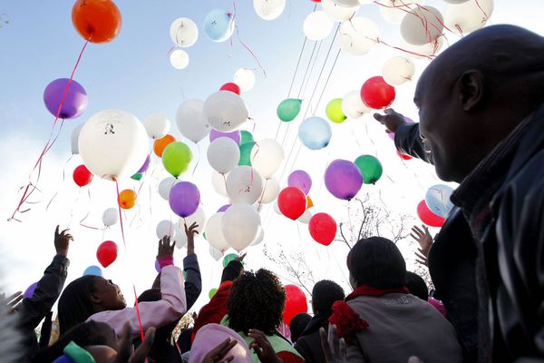 sem13julc-Z5-Des-ballons-pour-Mandela-Pretoria-Afrique-du-S.jpg