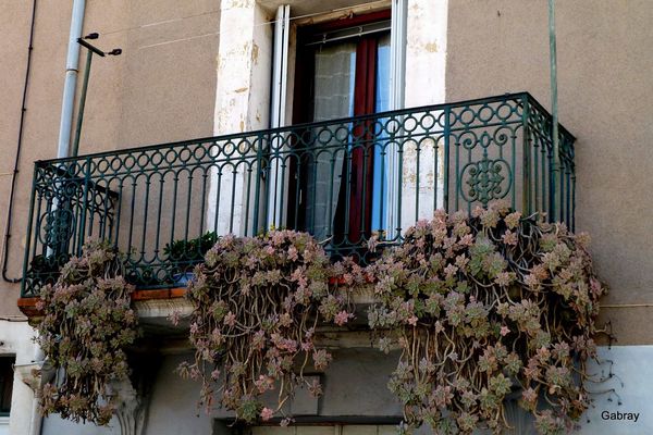 y05---Porte-et-balcon.JPG