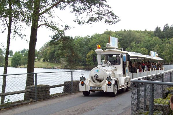 Lac de Vassivière, train-taxi
