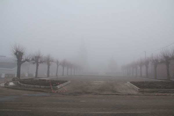 La place sous le brouillard 10 02 2011
