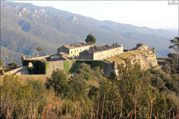 LE PERTHUS (Chateau de Bellegarde) suite