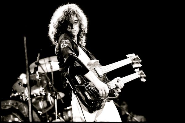 Jimmy-Page-with-the-EDS-1275-Historical---photo-credit-Neil.jpg