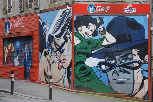 800px-Fresque-Bar_Comix-1.jpg