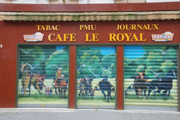 800px-Fresque-Cafe_le_Royal.jpg