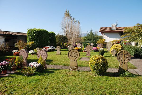 1280px-2007_Cimetiere.JPG