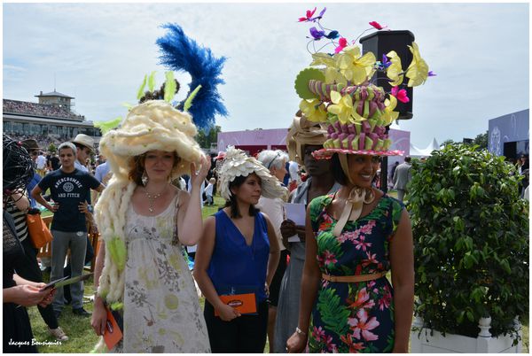 Chantilly Prix de Diane droles de chapeaux 2