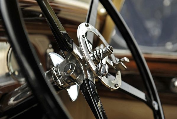 1851_hispano_suiza_h6c_hibbard_-_darrin_convertible_sedan_1.jpg