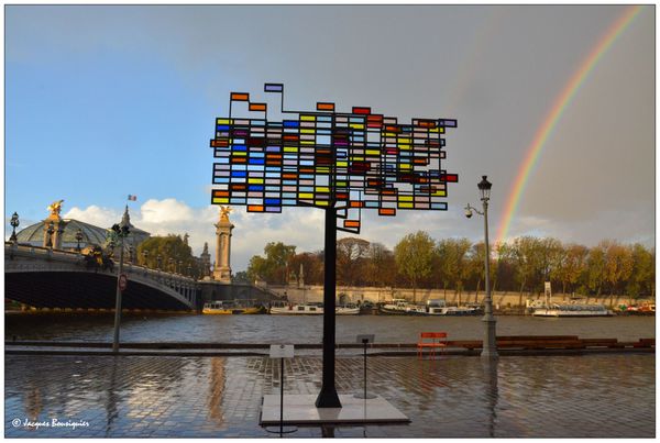 Paris Arc en ciel depuis le Pont Alexandre III g