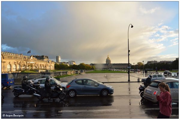 Paris Les Invalides apres la pluie depuis le Pont Alexandre