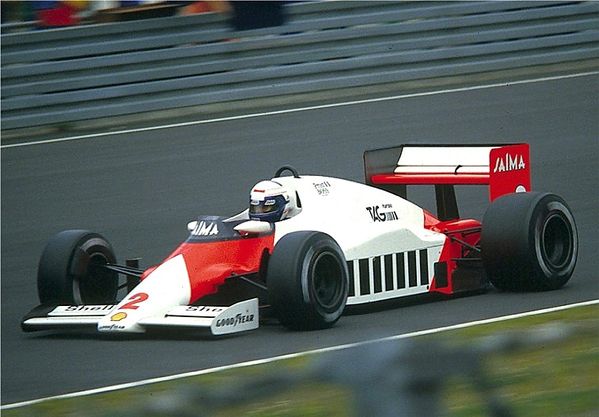 alain_prost_mcLaren_tag_champion_du_monde_1985_02.jpg