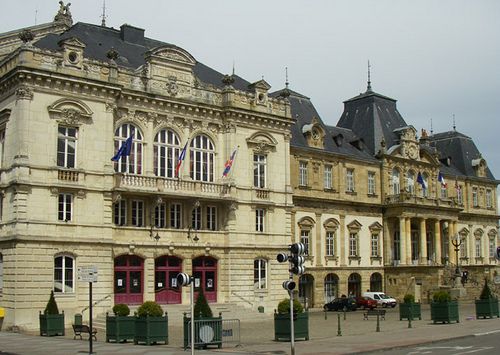 Le Théâtre et l'Hôtel de Ville 04