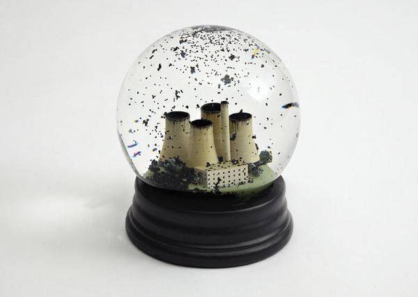Dorothy_0017e-Noglobes-Black-Snow-Globes.jpeg