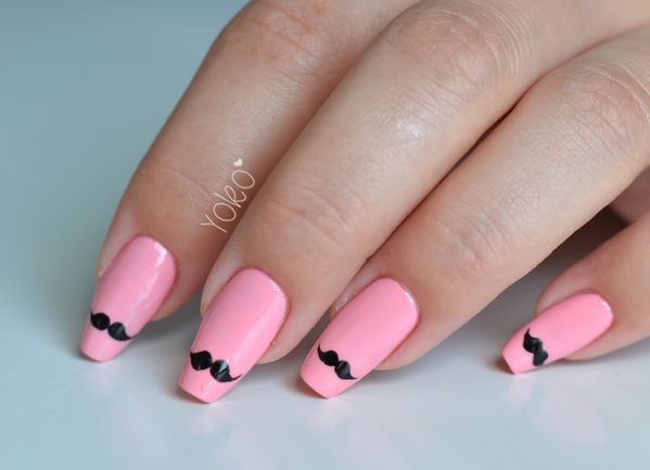 Nail-art-Moustache.jpg