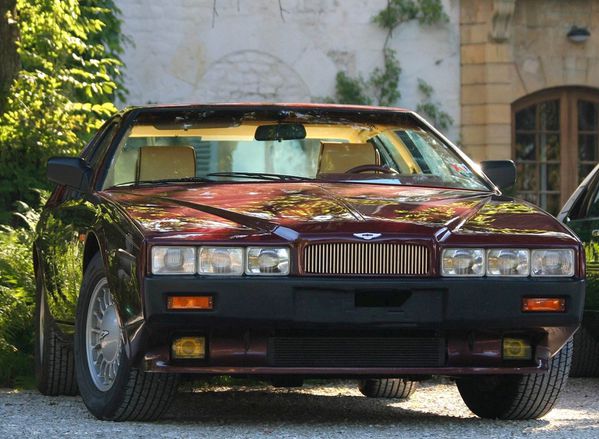 aston_martin_lagonda_1976_113.jpg