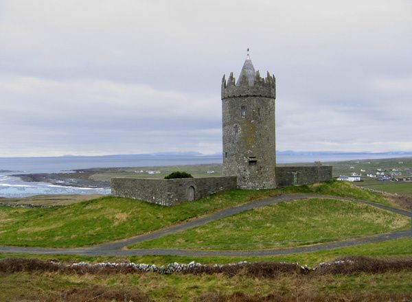 Doonagore_Castle.jpg