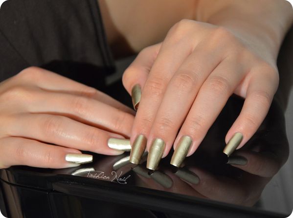 Essie-GoodAsGold-1