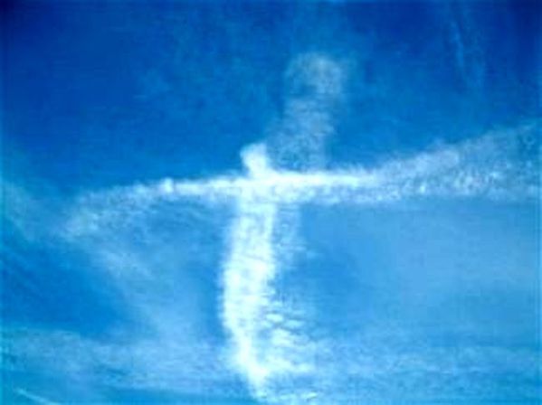 Notre_Seigneur_Jesus-Christ_en_Croix-_dans_un_nuage.JPG