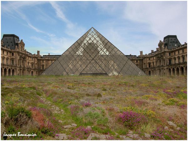 Lande bretonne pyramide du Louvre