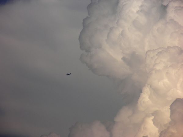 28 juin avion quitte nuage