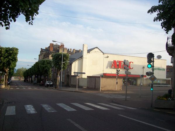 Avenue Charles de Gaulle - 100 7879 (Copier)