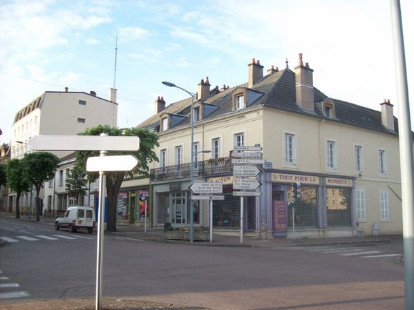 Avenue Charles de Gaulle - 100 7883 (Copier)