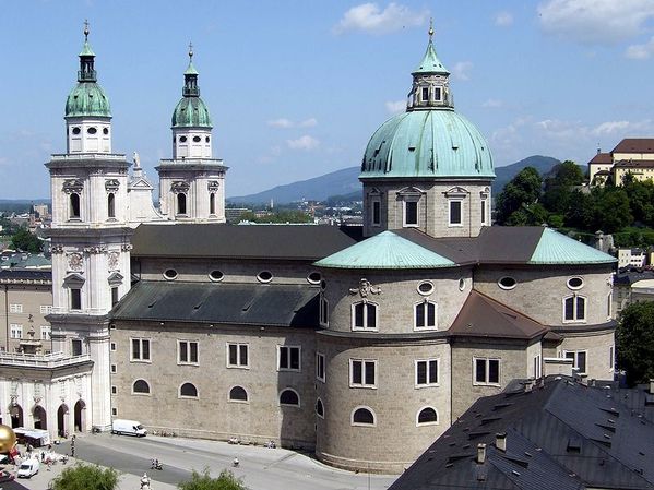 799px-Salzburg_Cathedral_as_seen_from_Festungsgasse.jpg
