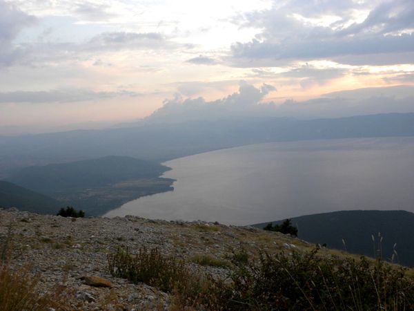 Ohridul--dinspre-Prespa.jpg