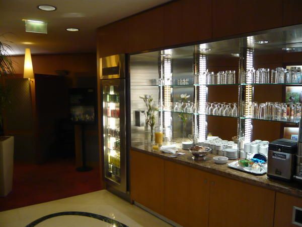 etihad lounge paris bangkok