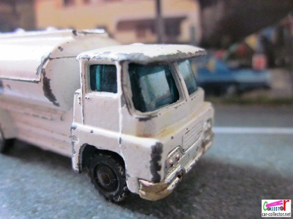 guy-warrior-tanker-husky-camion-citerne-lait (1)