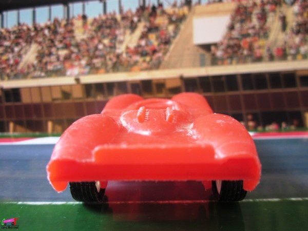 modele-inconnu-de-voiture-miniature-en-plastique-le-mans-re