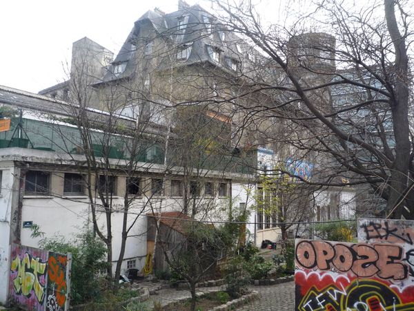 Cours des Frigos plantées de vert