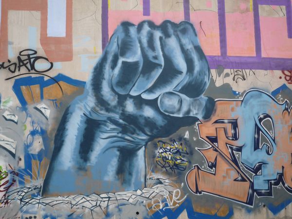 Graf main, cour des Frigos
