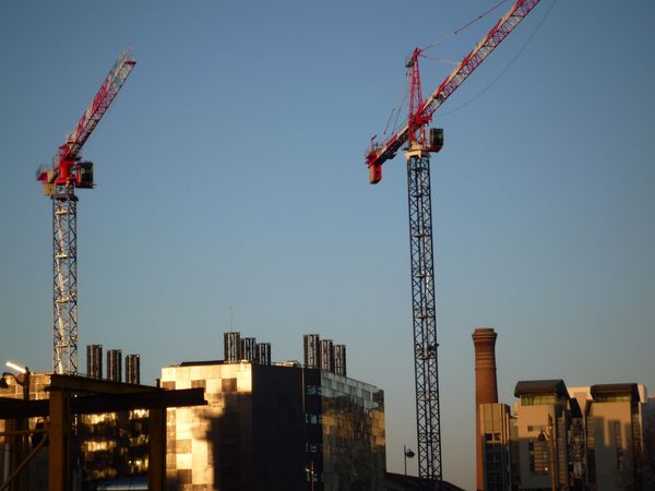 Une ville nouvelle s'élève au soleil couchant- quartier C