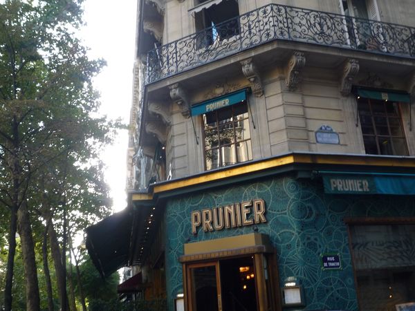 Ave Victor Hugo - chez Prunier