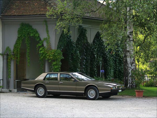 aston_martin_lagonda_1976_103.jpg