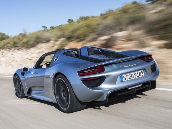 porsche_918_spyder_2014_112.jpg
