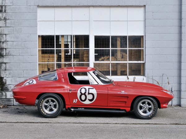 chevrolet_corvette_c2_sting-ray_z06_race_car_1963_-copie-1.jpg