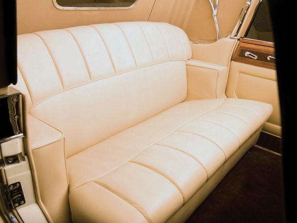 1850_hispano_suiza_h6c_hibbard_-_darrin_convertible_sedan__.jpg