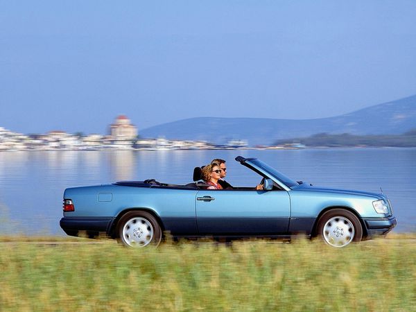 mercedes_benz_class_e_cabriolet_1991_08.jpg